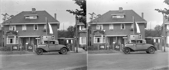 859176 Gezicht op de huizen Burgemeester Patijnlaan 216 (rechts) en 218 te Zeist.